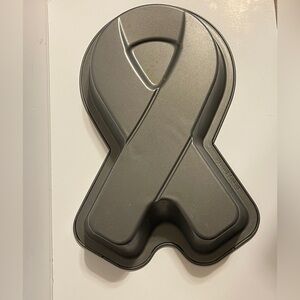 Awareness ribbon cake pan